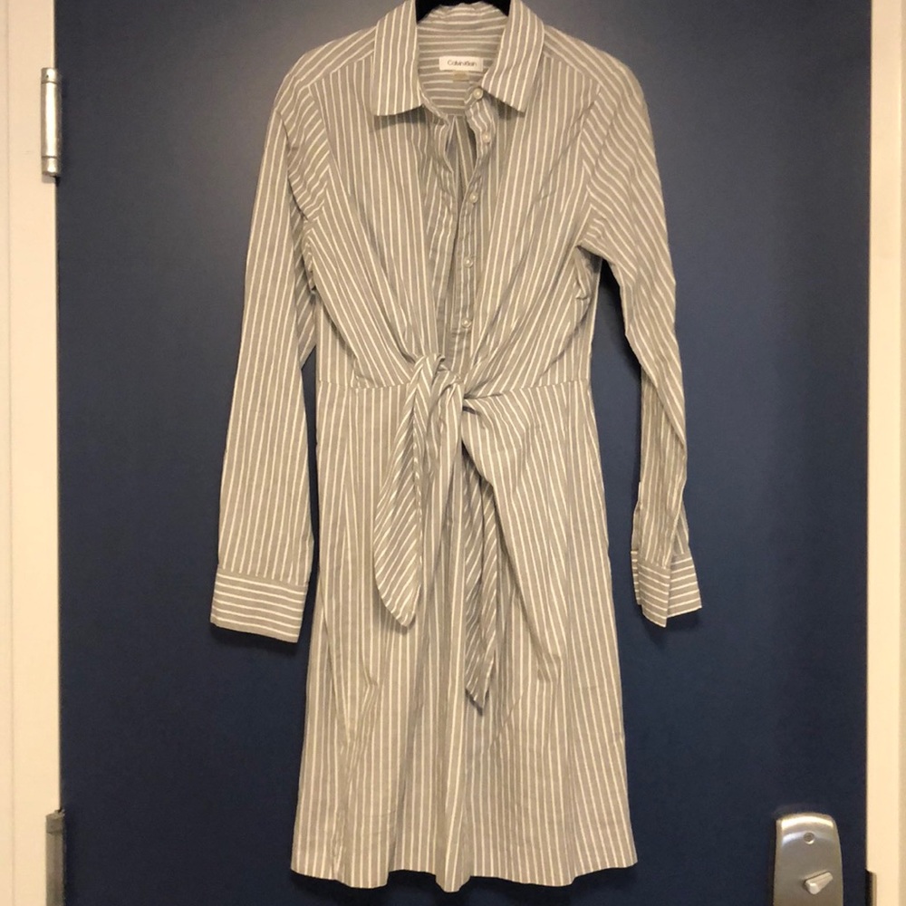 Women’s Calvin Klein Grey Striped Button Down Dress with Tie at Waist! Size 6!